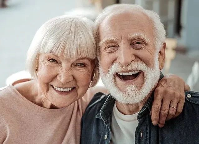 بهترین ایمپلنت های روزانه 1404| مقایسه کامل 2025