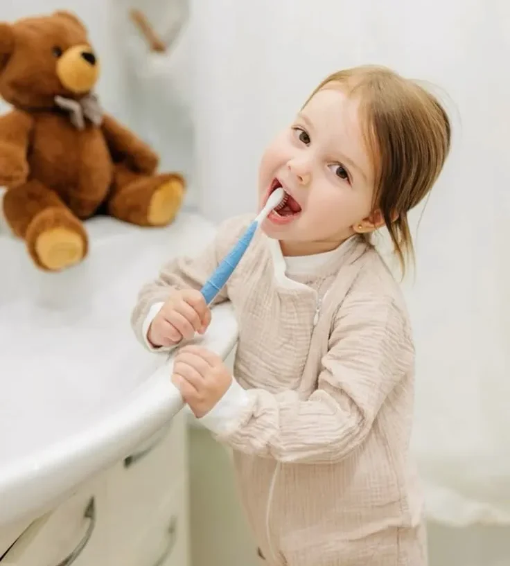 مراقبت از دندان مصنوعی کودکان 1404 | راهنمای کامل والدین