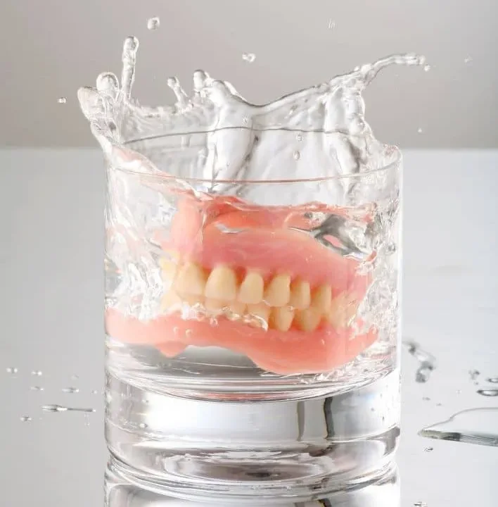 مقایسه هزینه و مزایای پروتز دندان در شهرهای مختلف ایران 1404