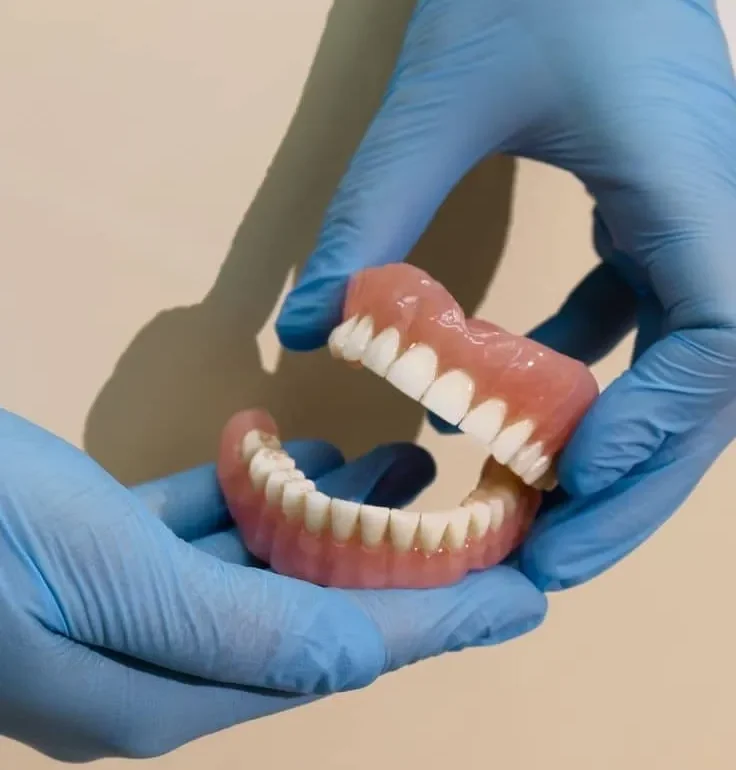 مقایسه هزینه و مزایای پروتز دندان در شهرهای مختلف ایران 1404